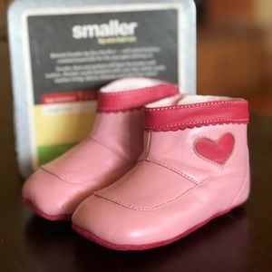 New in box girls boots